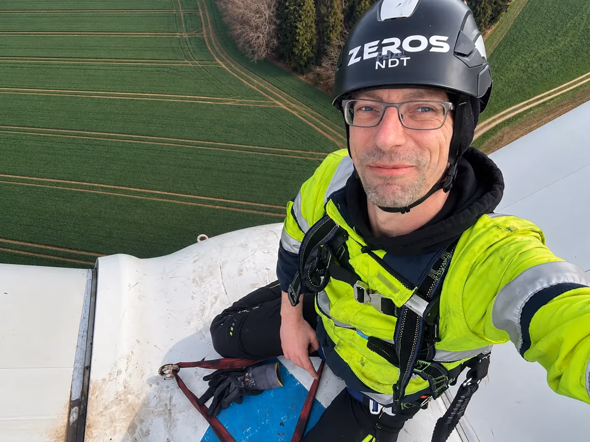 ZEROS prüft sicherheitsrelevante Schraubverbindungen einer Windkraftanlage im Schwarzwald.