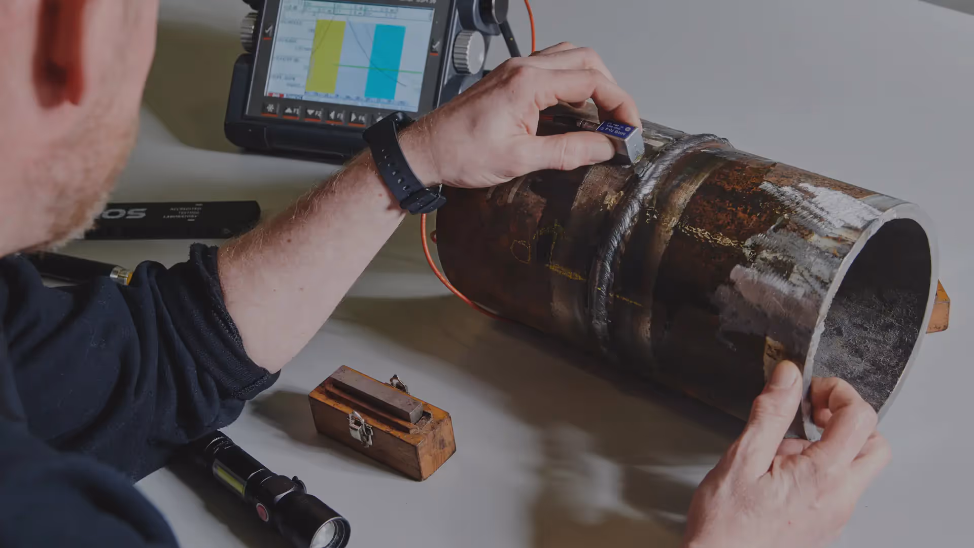 Akkreditierte Ultraschallprüfung (UT) für industrielle Werkstoffe – zerstörungsfreie Prüfung von Metallen, Schweißverbindungen und Bauteilen nach DIN EN ISO 17640.