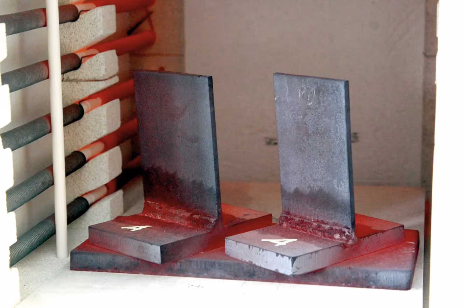 Simulation von Wärmebehandlungen zur Untersuchung von Gefügeveränderungen – bis 1.100 °C, mit programmierbaren Temperaturrampen.